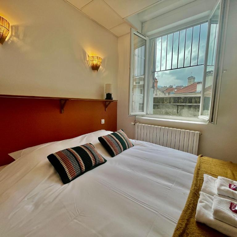 Le Grand Refuge - Chambre 11 - 3 personnes - Chambre Familiale avec Salle de Bains - 10