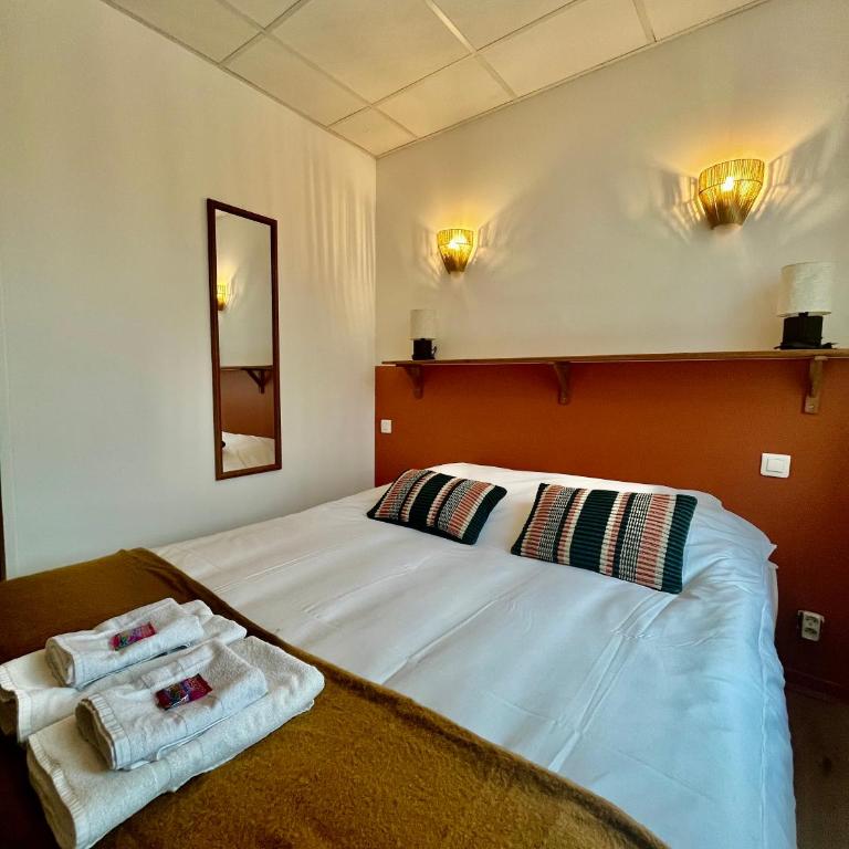 Le Grand Refuge - Chambre 11 - 3 personnes - Chambre Familiale avec Salle de Bains - 1