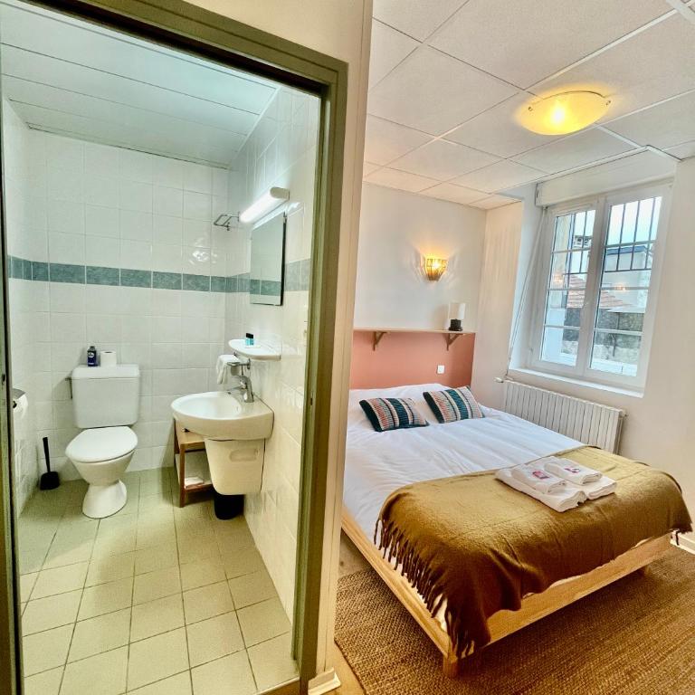 Le Grand Refuge - Chambre 11 - 3 personnes - Chambre Familiale avec Salle de Bains - 21