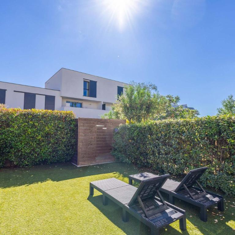 Spacieuse villa moderne à 500m de la plage dans une résidence - Villa - 18