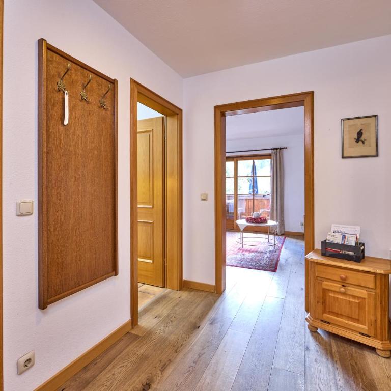 Herzstücke Ferienwohnungen - Apartment mit 1 Schlafzimmer, Balkon und Bergblick - 10