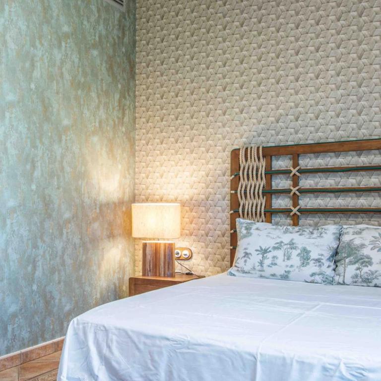Milenial Immo - Luxury Canal Villa with Private Mooring - Villa - 2