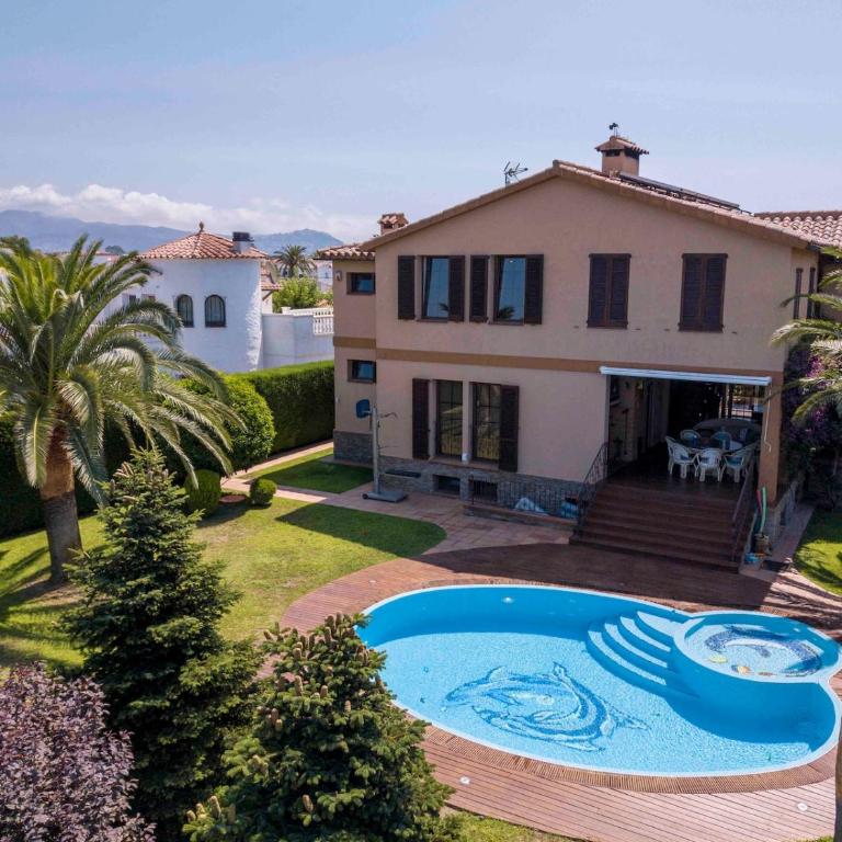 Milenial Immo - Luxury Canal Villa with Private Mooring - Villa - 5