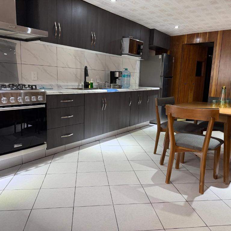 Casa Santa Mónica - Three-Bedroom House - 9