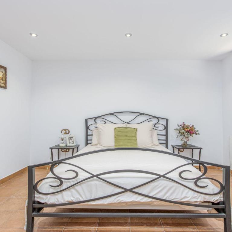 Milenial Immo - Luxury Canal Villa with Private Mooring - Villa - 82