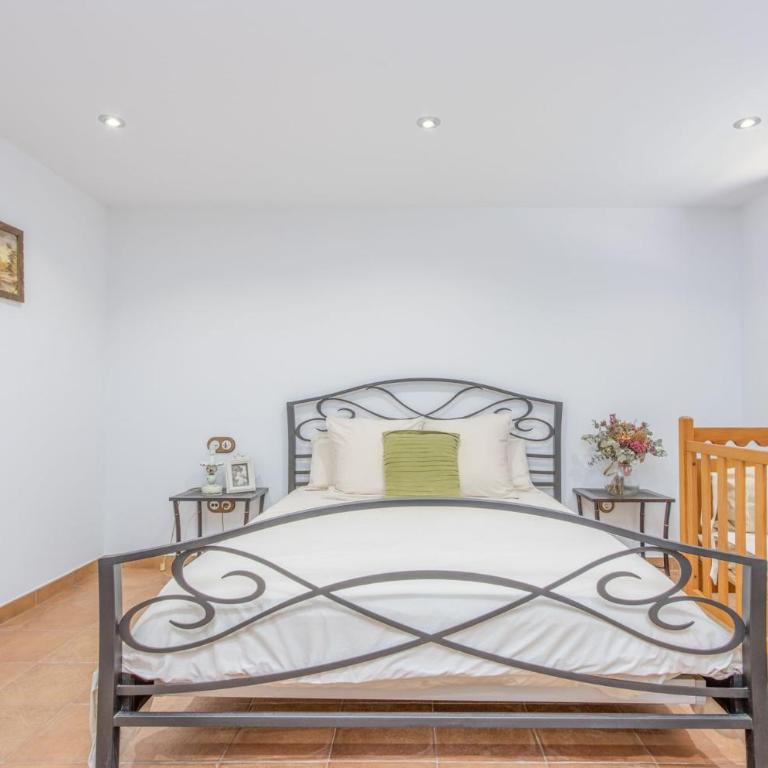 Milenial Immo - Luxury Canal Villa with Private Mooring - Villa - 70