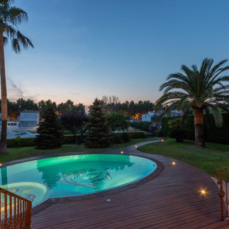 Milenial Immo - Luxury Canal Villa with Private Mooring - Villa - 74
