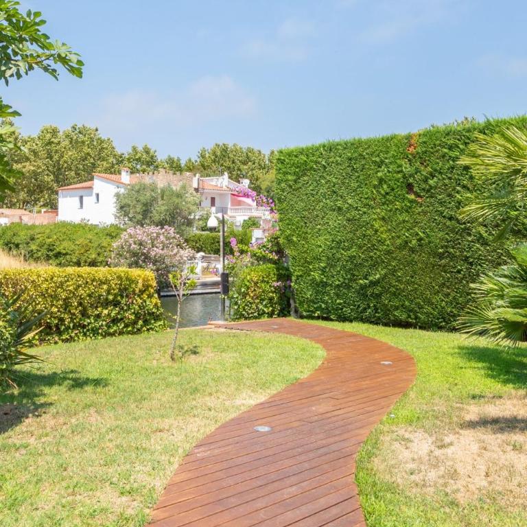 Milenial Immo - Luxury Canal Villa with Private Mooring - Villa - 65