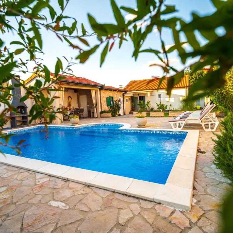 Villa Bella - Two-Bedroom House - 1