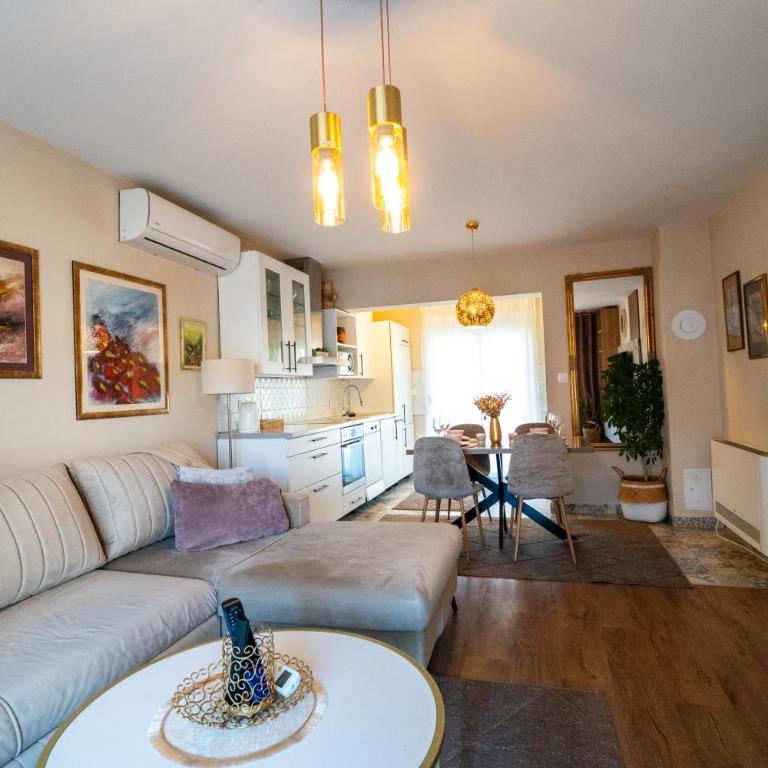 Villa Bella - Two-Bedroom House - 17