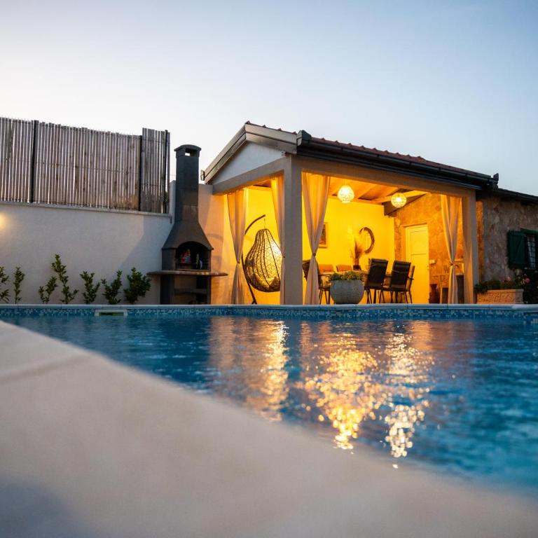 Villa Bella - Two-Bedroom House - 60