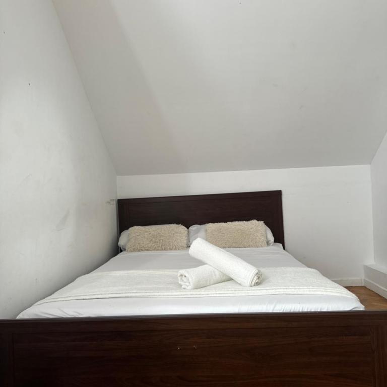 Pisos Baraja Gl - Three-Bedroom Apartment - 2