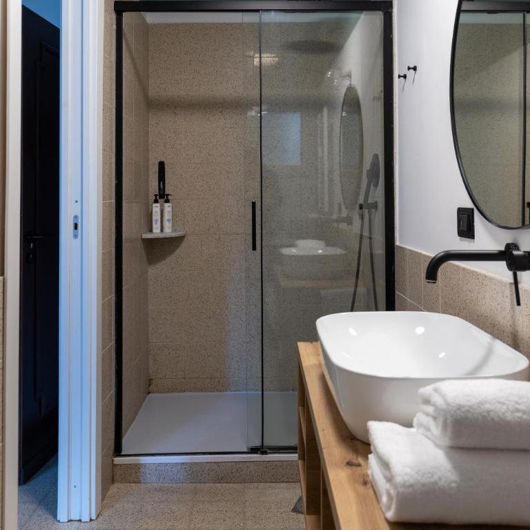 San Pietro Panoramic Suites with terrace & Rooms - Le Terrazze del Duca - Camera Tripla - 11