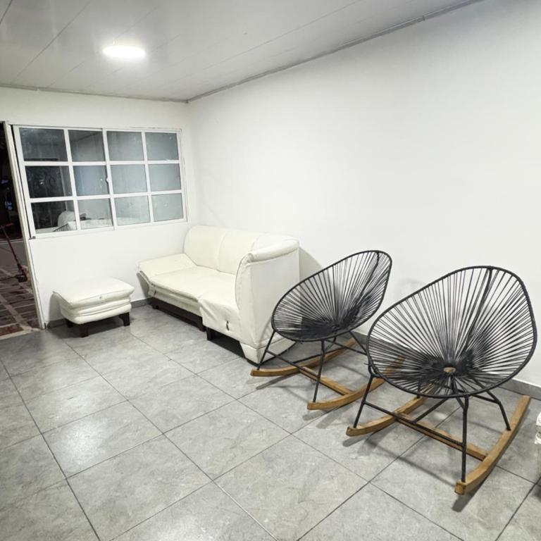 Casa Valenzo - Double or Twin Room with Shared Bathroom - 2