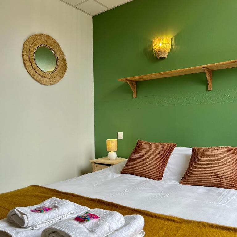 Le Grand Refuge - Chambre 21 - 3 personnes - Chambre Familiale avec Salle de Bains - 6