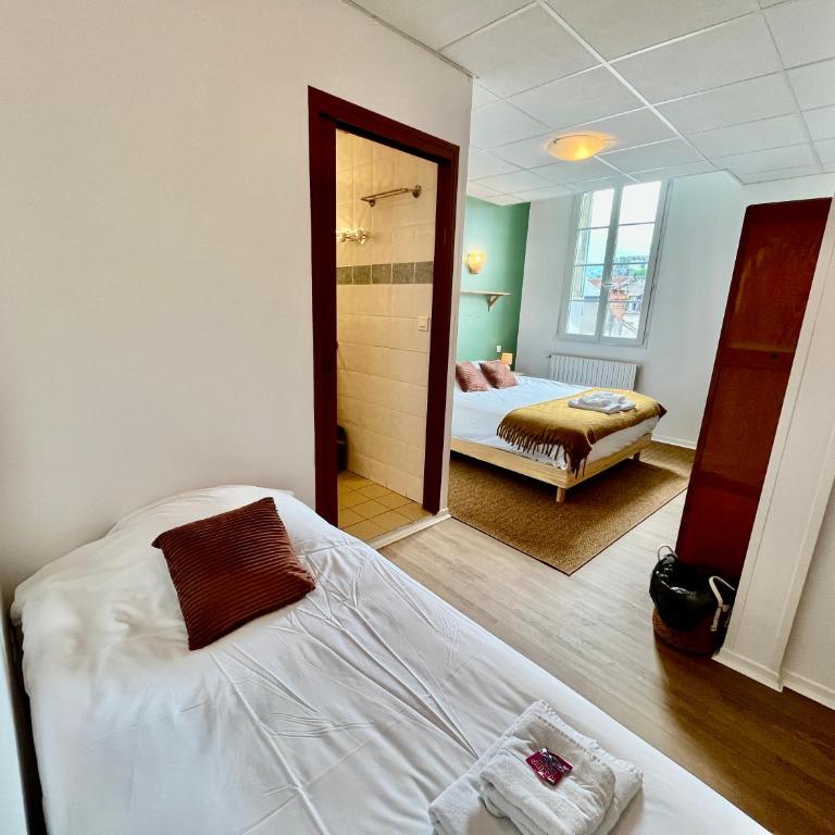 Le Grand Refuge - Chambre 21 - 3 personnes - Chambre Familiale avec Salle de Bains - 4