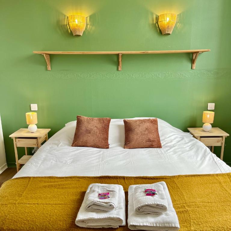 Le Grand Refuge - Chambre 21 - 3 personnes - Chambre Familiale avec Salle de Bains - 7