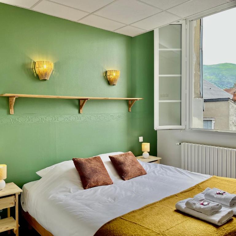 Le Grand Refuge - Chambre 21 - 3 personnes - Chambre Familiale avec Salle de Bains - 13