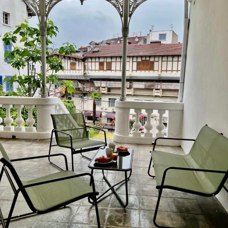 Le Grand Refuge - Chambre 21 - 3 personnes - Chambre Familiale avec Salle de Bains - 35