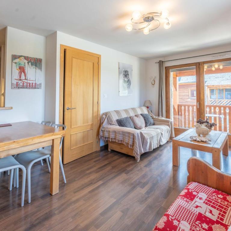 Le Madres - Two-Bedroom Apartment with Mountain View - 3