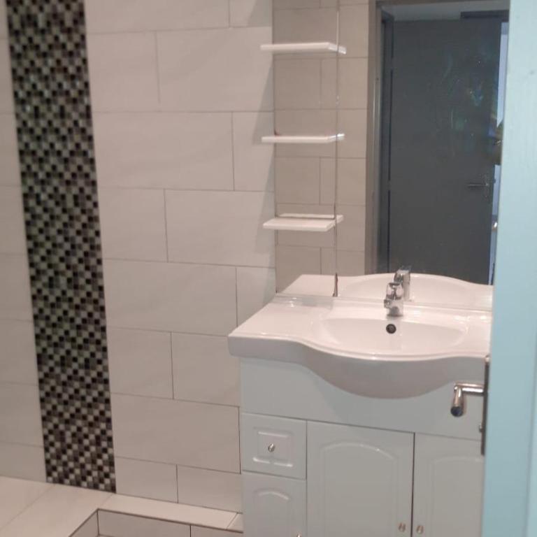 Beautiful apartment with shared pool in Vallauris - Apartment - 8