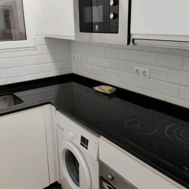 TuriVida Boutique Apartment Next to the Train Station - Apartamento de 3 dormitorios - 2