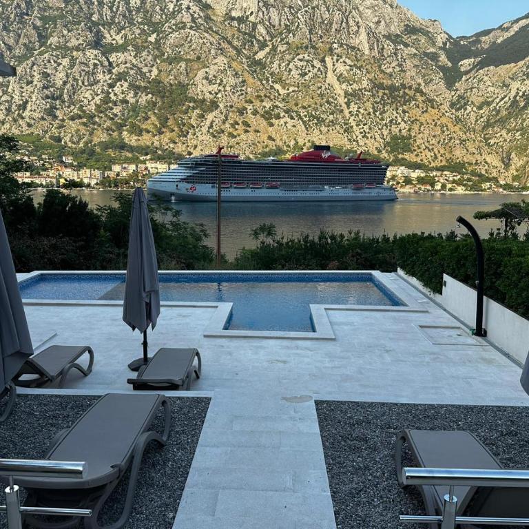 Luxury Studio with Sea View & Heated Pool - One-Bedroom Apartment - 2