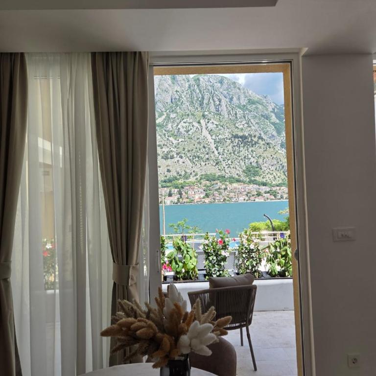 Luxury Studio with Sea View & Heated Pool - One-Bedroom Apartment - 18