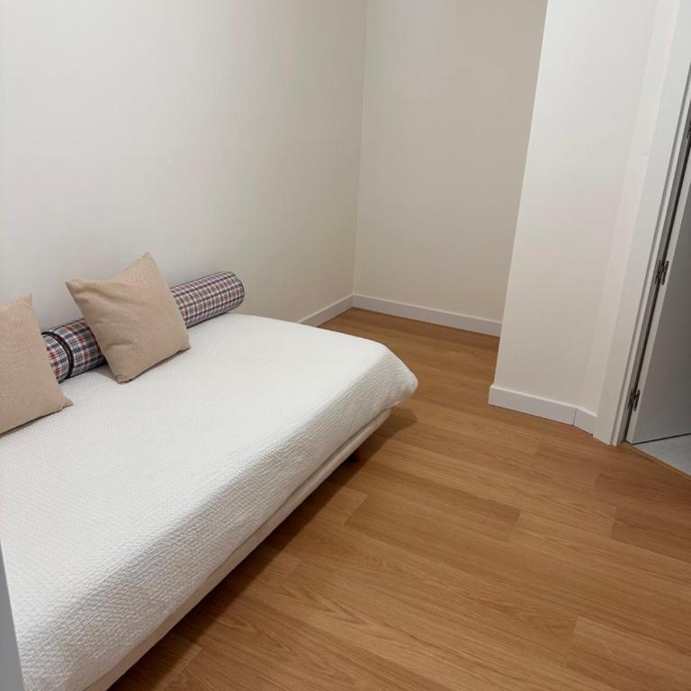 OldTown CityCenter AirCon-SELF CHECK IN - Three-Bedroom Premium Apartment - 3