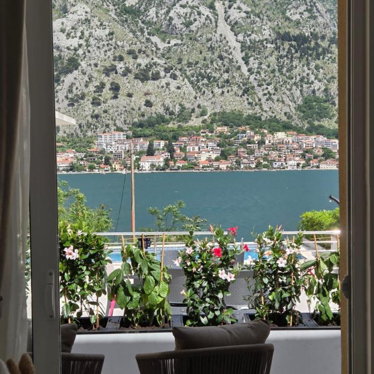 Luxury Studio with Sea View & Heated Pool - One-Bedroom Apartment - 4