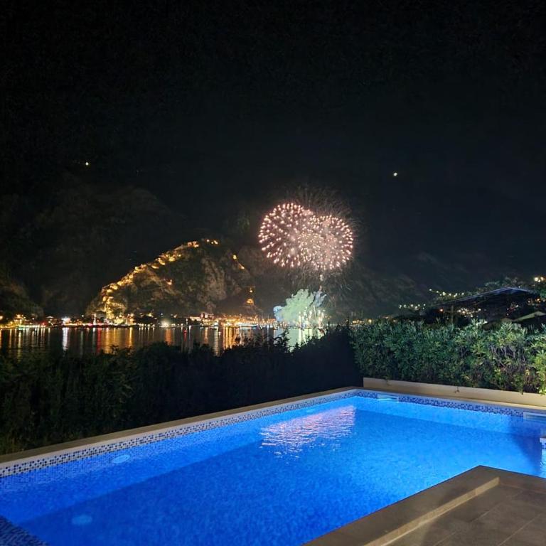 Luxury Studio with Sea View & Heated Pool - One-Bedroom Apartment - 14