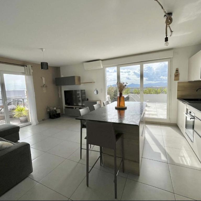 Appartement toit terrasse, piscine, plages à 10min et parking - Appartamento con 2 Camere da Letto - 10