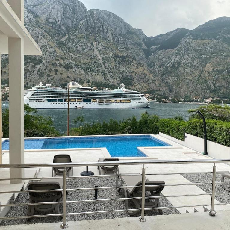 Luxury Studio with Sea View & Heated Pool - One-Bedroom Apartment - 17