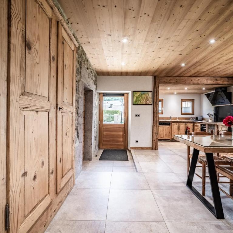 Appartement Cosy ambiance montagne - Two-Bedroom Deluxe Apartment with Garden View - 16