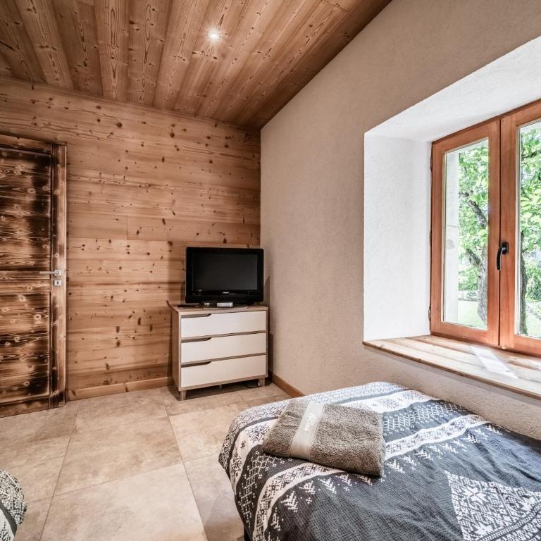 Appartement Cosy ambiance montagne - Two-Bedroom Deluxe Apartment with Garden View - 15