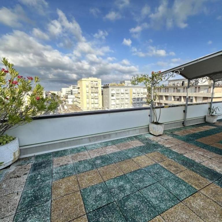 Central attic with large furnished terrace - Apartment - 8