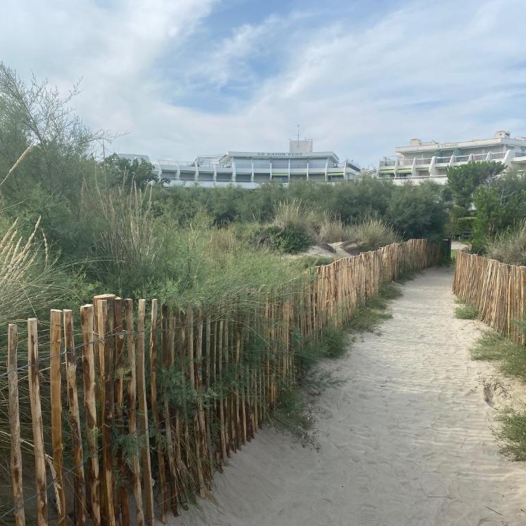 Vittoria Immobilier 8 - REGLEMENT SUR PLACE - chèques vacances acceptés - Two-Bedroom Apartment with Terrace and Sea View - 1