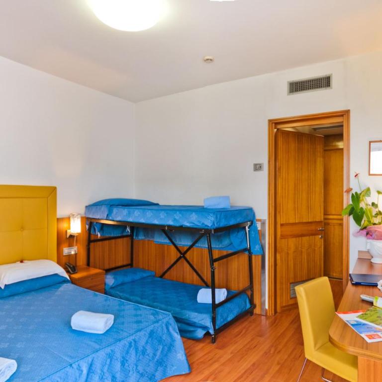 Hotel Ariston - Camera Familiare con Balcone (2 Adulti + 2 Bambini) - 9