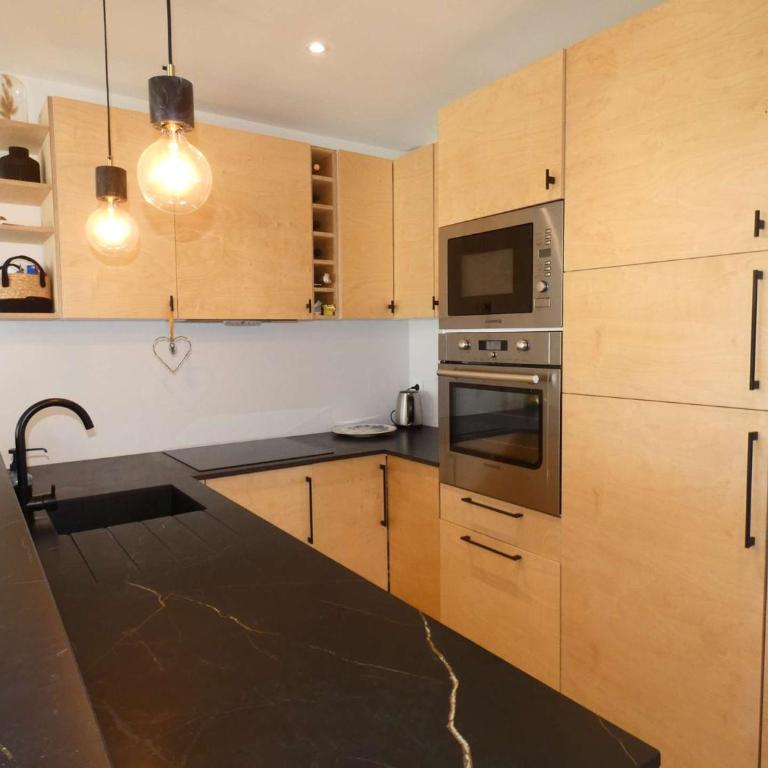 Vittoria Immobilier 8 - REGLEMENT SUR PLACE - chèques vacances acceptés - Two-Bedroom Apartment with Terrace and Sea View - 8