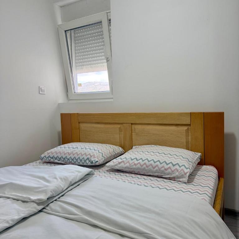 1-Bedroom apartment with mountain view and free parking - One-Bedroom Apartment - 3