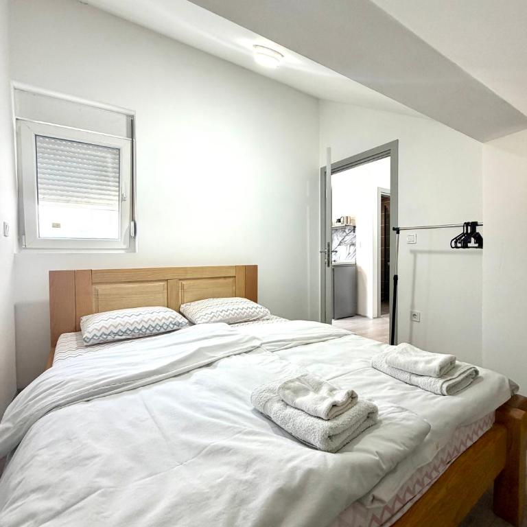1-Bedroom apartment with mountain view and free parking - One-Bedroom Apartment - 2