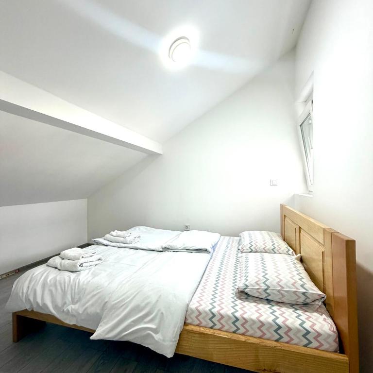 1-Bedroom apartment with mountain view and free parking - One-Bedroom Apartment - 4