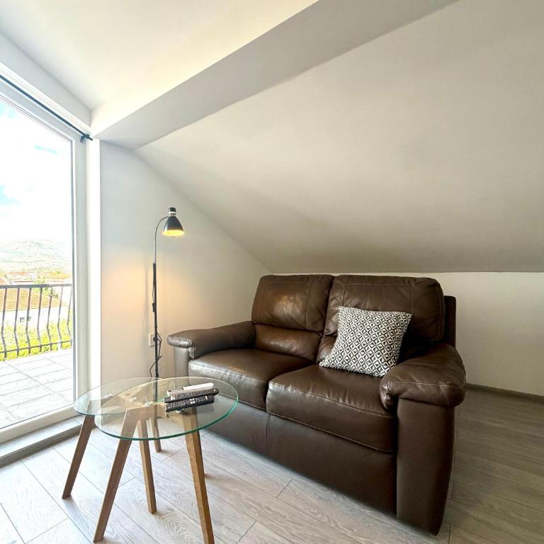 1-Bedroom apartment with mountain view and free parking - One-Bedroom Apartment - 12