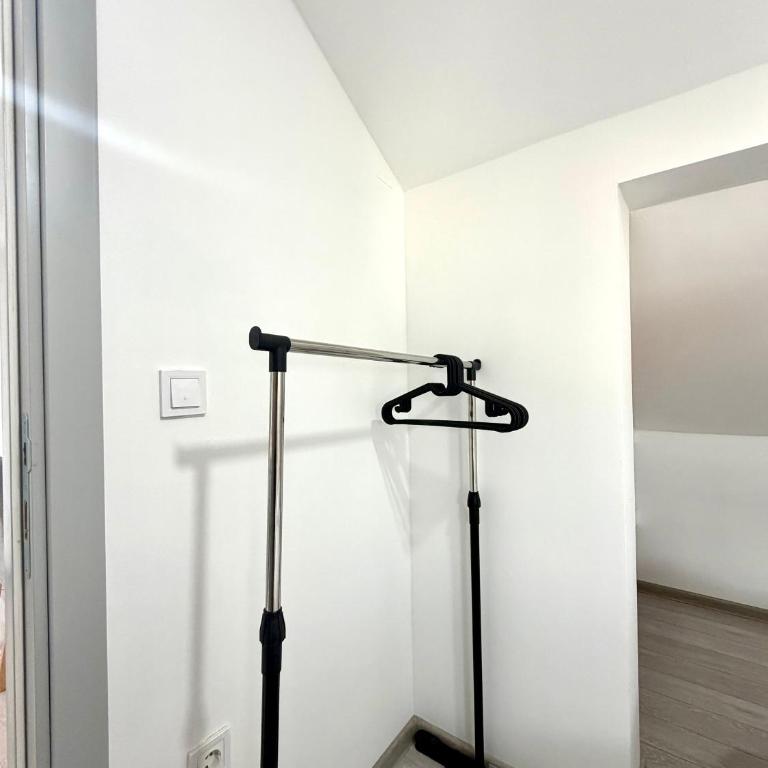 1-Bedroom apartment with mountain view and free parking - One-Bedroom Apartment - 14