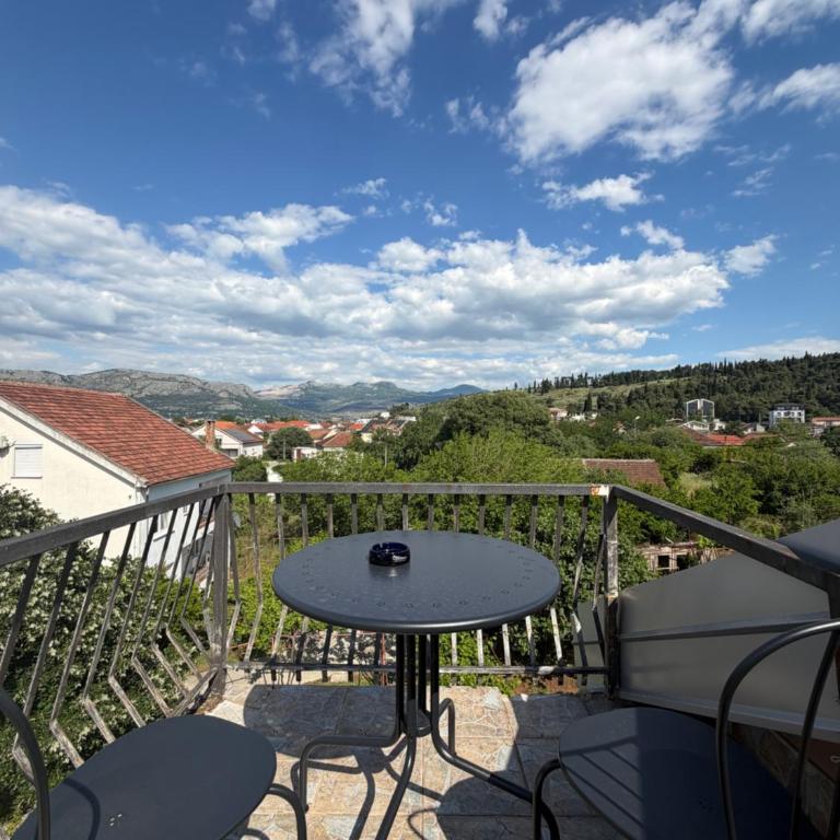 1-Bedroom apartment with mountain view and free parking - One-Bedroom Apartment - 18