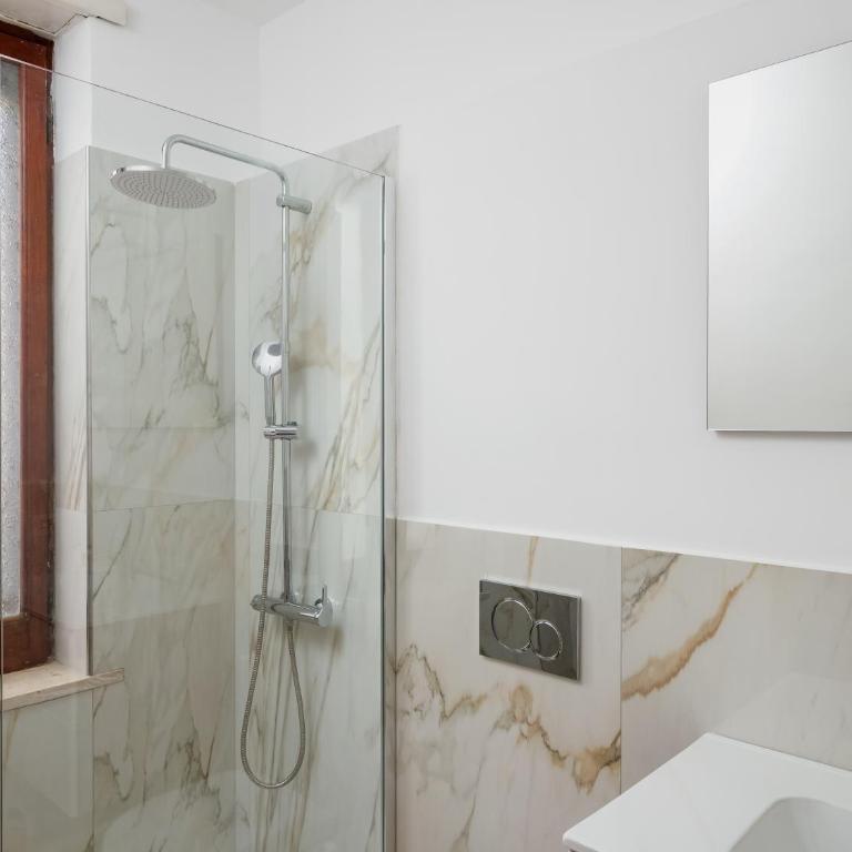 Marano Apartment - Bright 3 Bedrooms in the Center - Three-Bedroom Apartment - 44