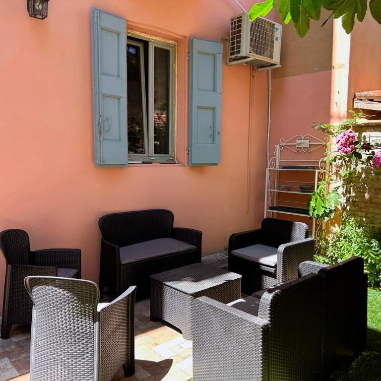 Oasis in the Center with Garden by Synergy Up to 5 guests - One-Bedroom Apartment - 14