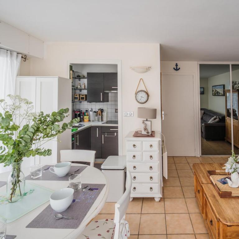 La Source - One-Bedroom Apartment - 2