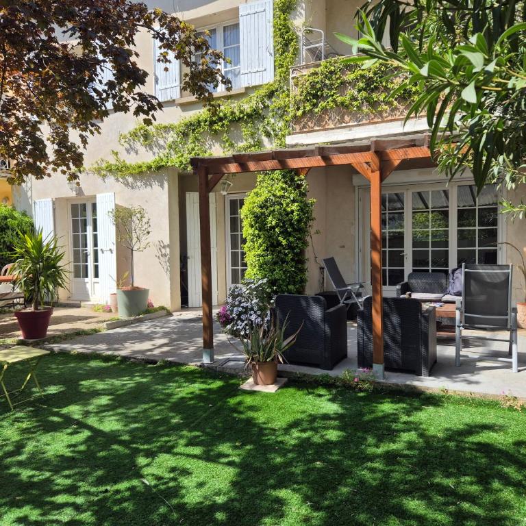 Grande maison avec 5 chambres et jardin - Haus mit 5 Schlafzimmern - 2