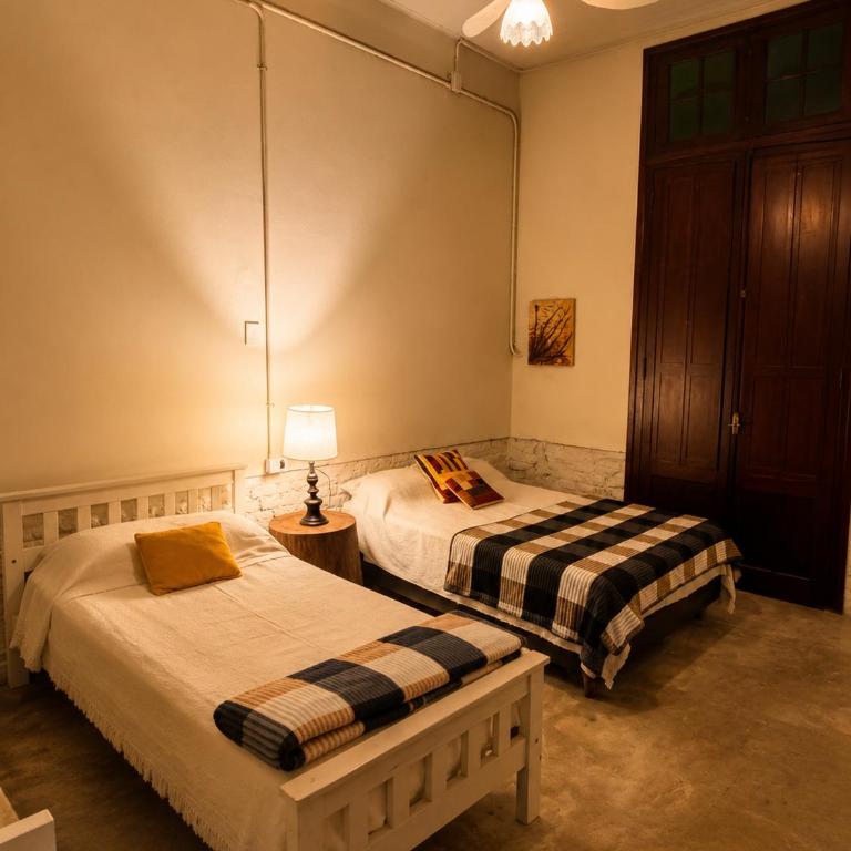 A la Gurda Hostel - Barrio Sur - Habitación Cuádruple Confort - 1